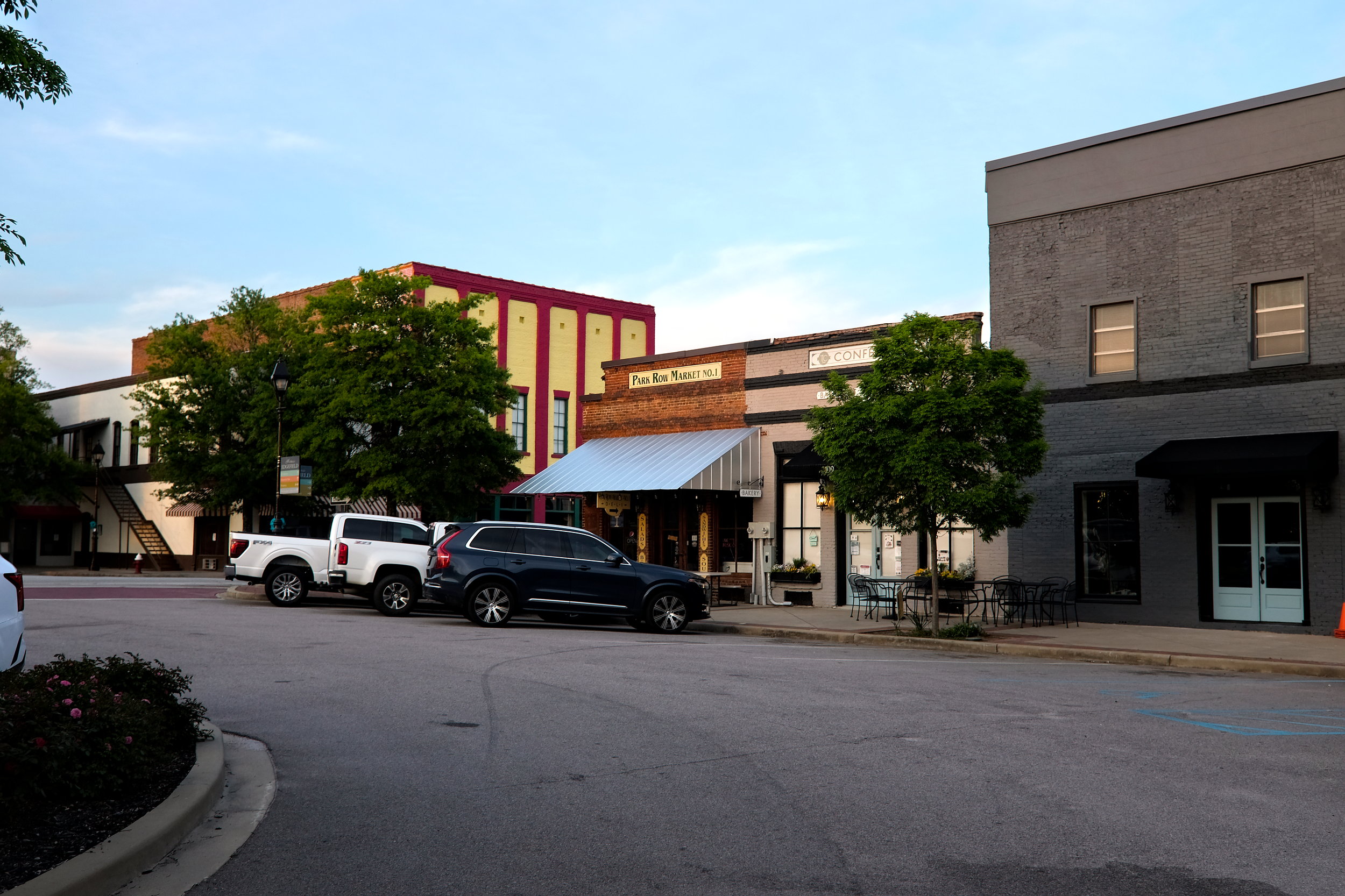 View of downtown Edgefield (Park Row Market No. 1 is visible)