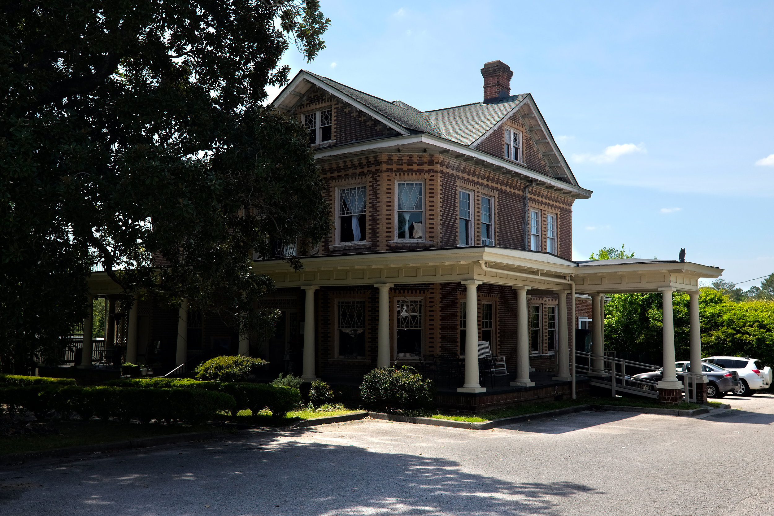 Exterior of The Old Edgefield Grille