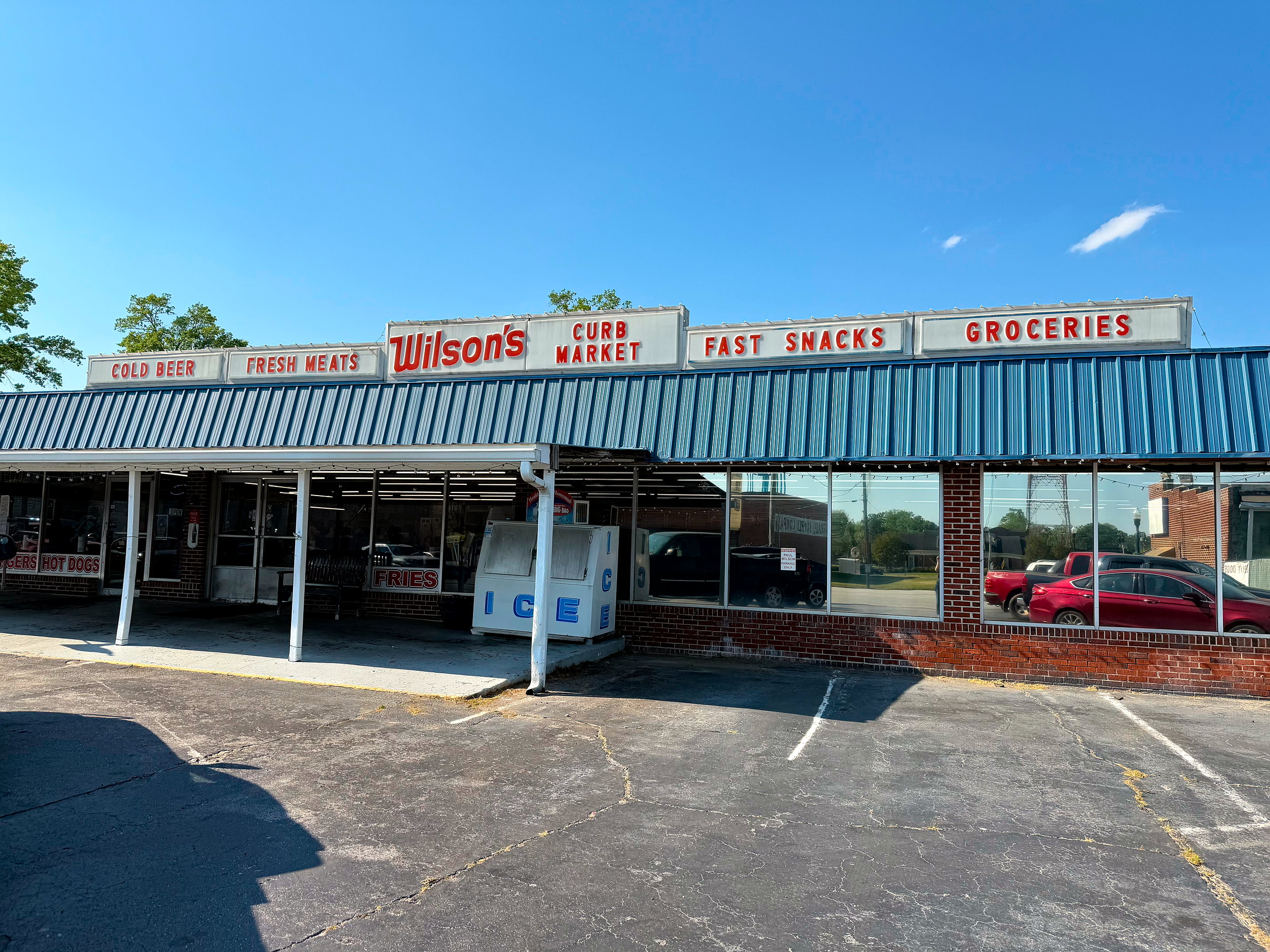 Exterior of Wilson's Curb Market in Clinton, SC