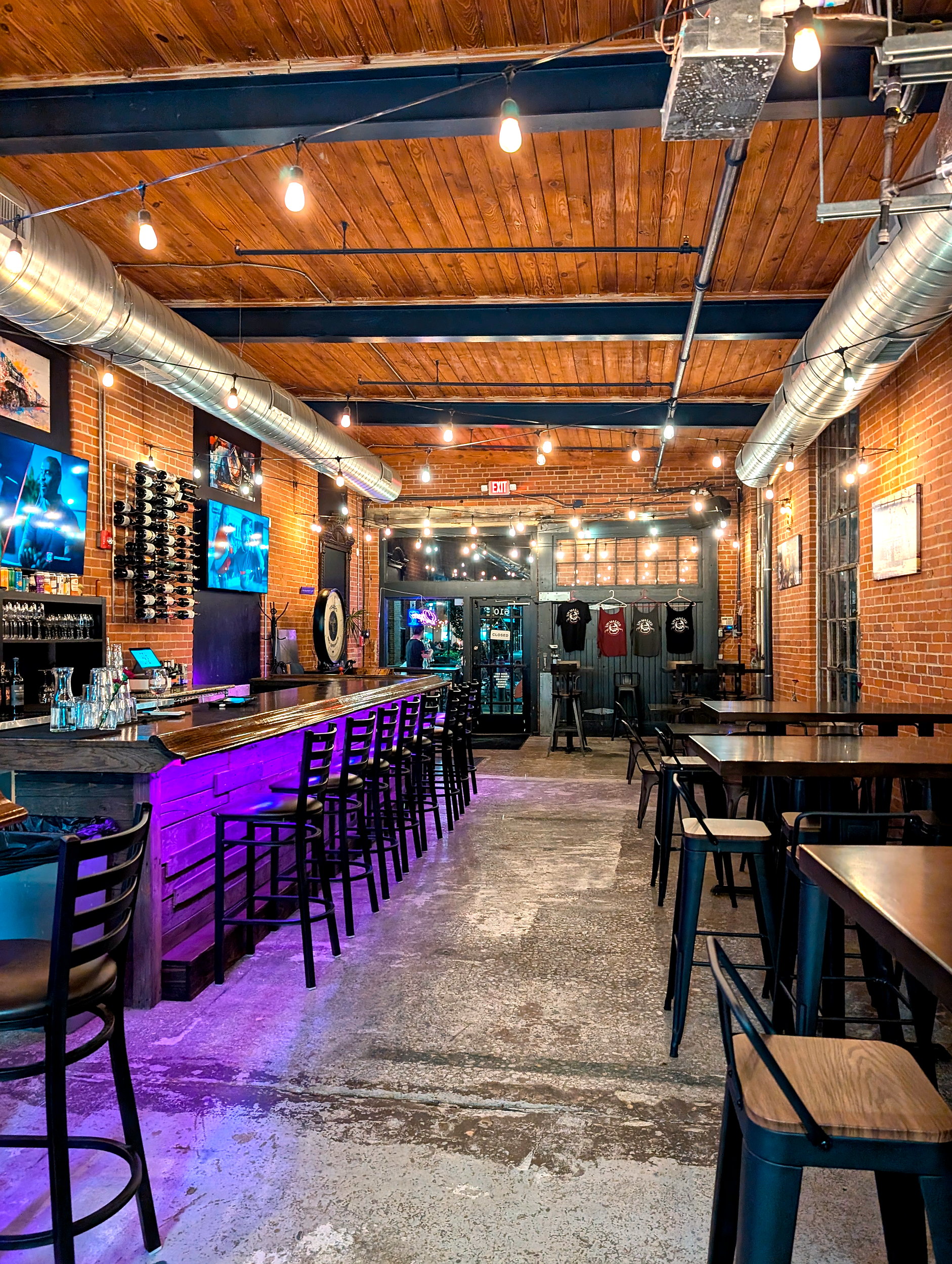 The bar at Vin Master