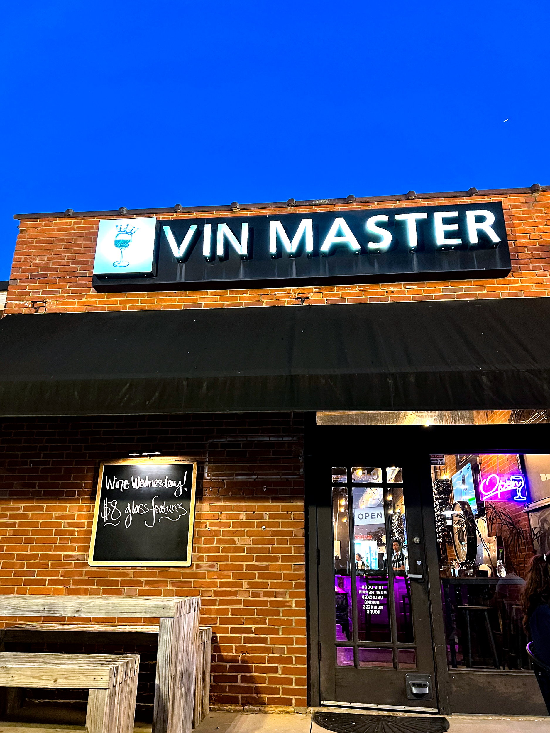 Front door of Vin Master in Charlotte